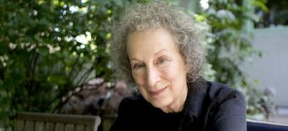 La escritora Margaret Atwood en su casa de Toronto en 2008.