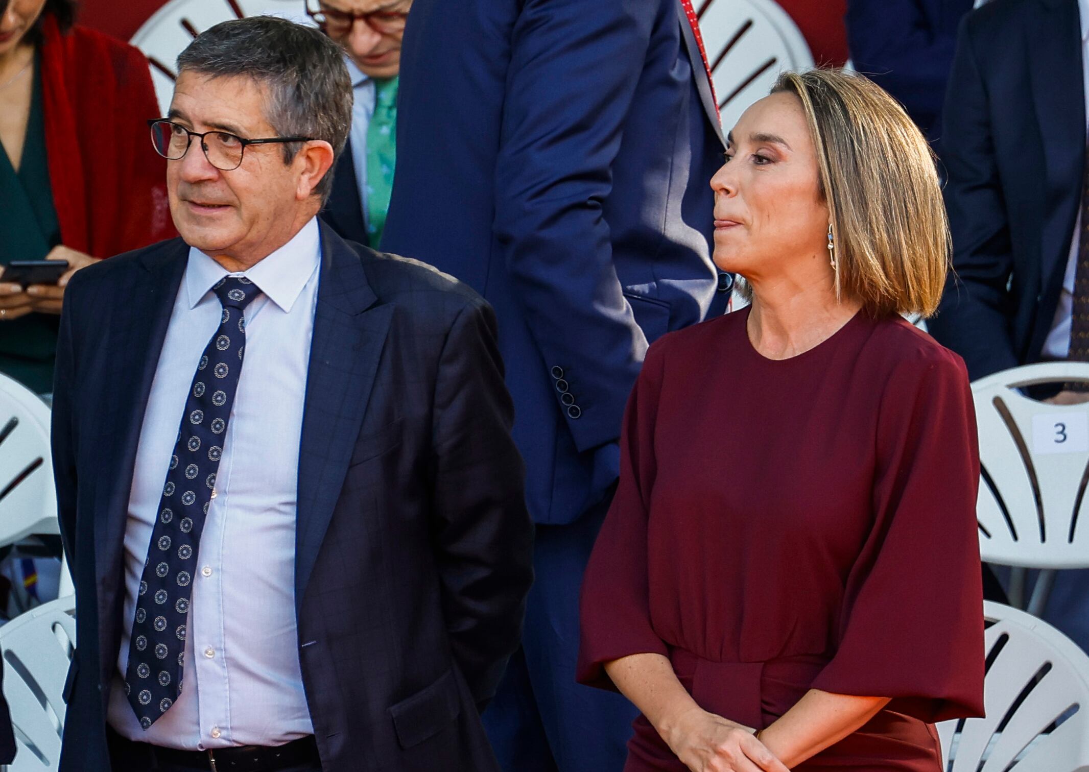 El portavoz del PSOE en el Congreso, Patxi López, y del PP, Cuca Gamarra, en la tribuna del desfile del Día de la Fiesta Nacional, este jueves en Madrid.