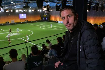 Joan Capdevila posa en las gradas del Cupra Arena tras finalizar su partido con los Saiyans FC.