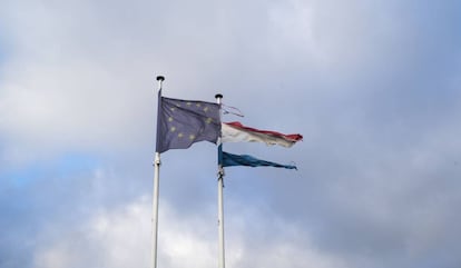 Banderas europea y luxemburguesa, en la capital del Gran Ducado. 