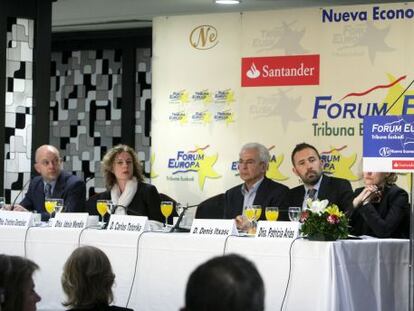 Idoia Mendia, durante su intervención en presencia de los candidatos del PSE-EE a diputados generales.