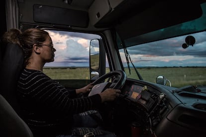 Una mujer camionera, en la ruta Chihuaha- Ciudad de Mxico, un trayecto de ms de 30 horas, en octubre de 2018.