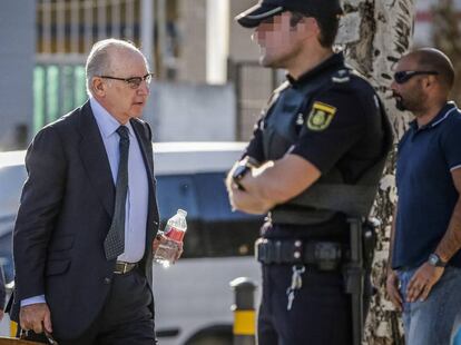 El expresidente de Caja Madrid Rodrigo Rato, a su llegada a sede de la Audiencia Nacional en San Fernando de Henares, el 27 de septiembre de 2016.