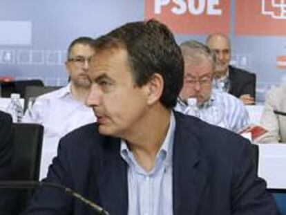 José Blanco junto con José Luis Rodríguez Zapatero y Manuel Chaves en la reunión del Comité Federal del PSOE