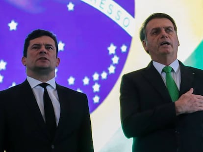 Presidente Jair Bolsonaro participa ao lado do ministro da Justiça, Sergio Moro, da cerimônia de encerramento dos cursos de formação profissional para ingresso na carreira Policial Federal.