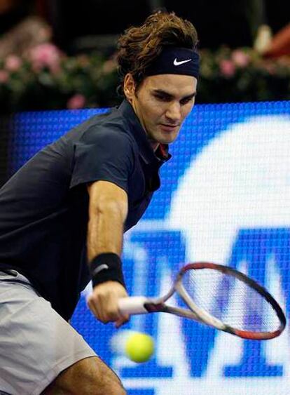 Roger Federer logra un tanto en su duelo con Robby Ginepri