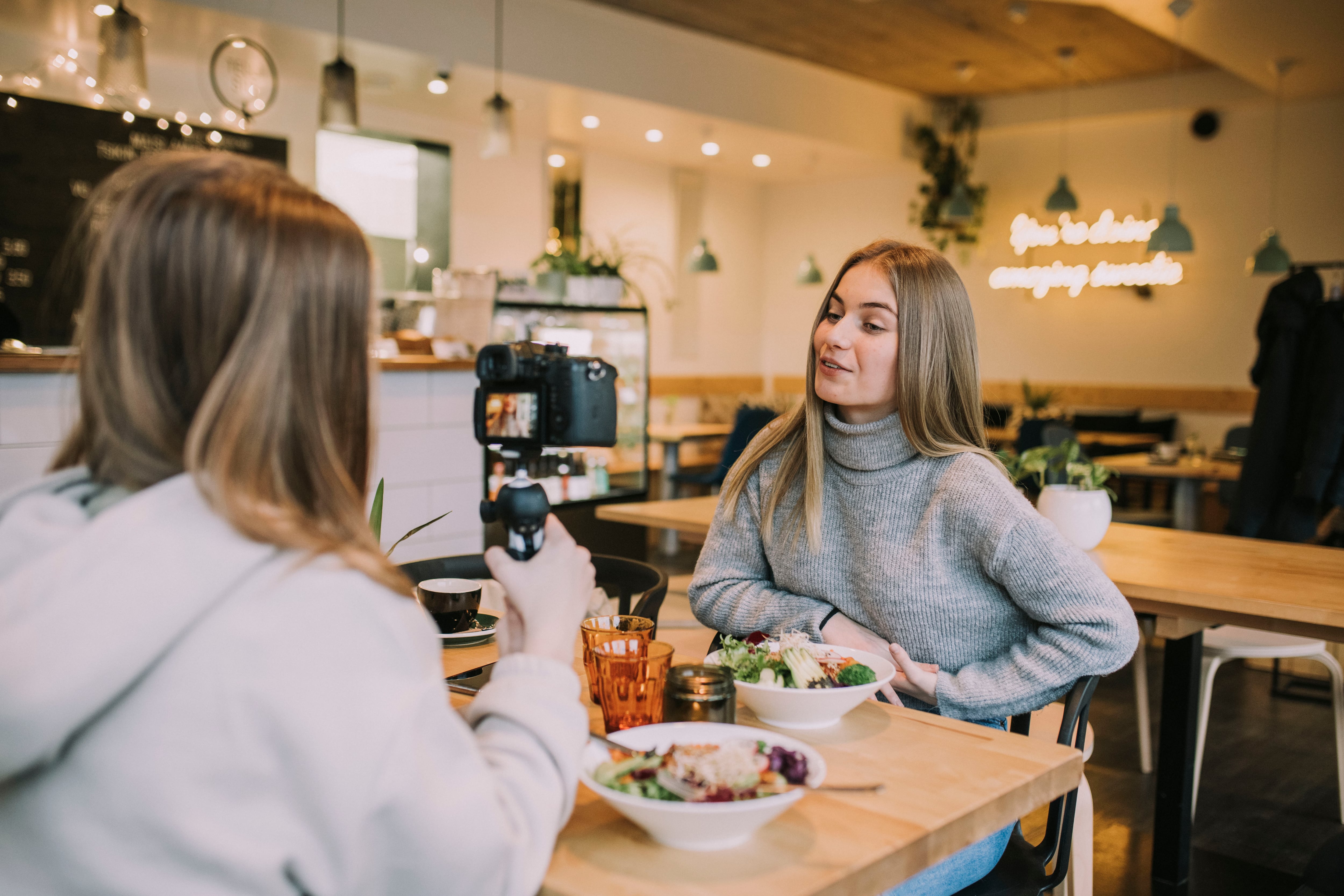 ¿Es legal que los restaurantes prohíban la entrada a los ‘influencers’?