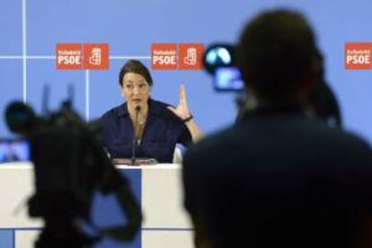 La portavoz del PSOE en el Congreso de los Diputados, Soraya Rodríguez, durante la rueda de prensa que ha ofrecido hoy en Valladolid.