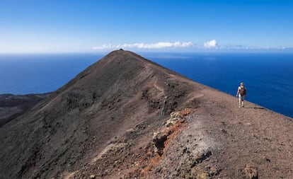 Ascensión al volcán Teneguía, en Fuencaliente de La Palma.