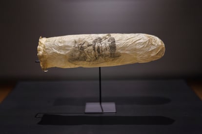 El condón expuesto en el Rijksmuseum de Ámsterdam.