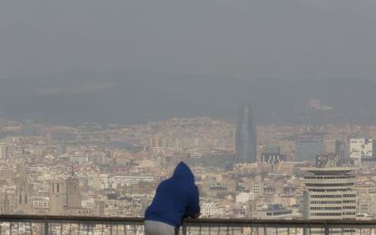 Vista de la ciudad desde el Mirador del Alcalde, en Montjuïc.