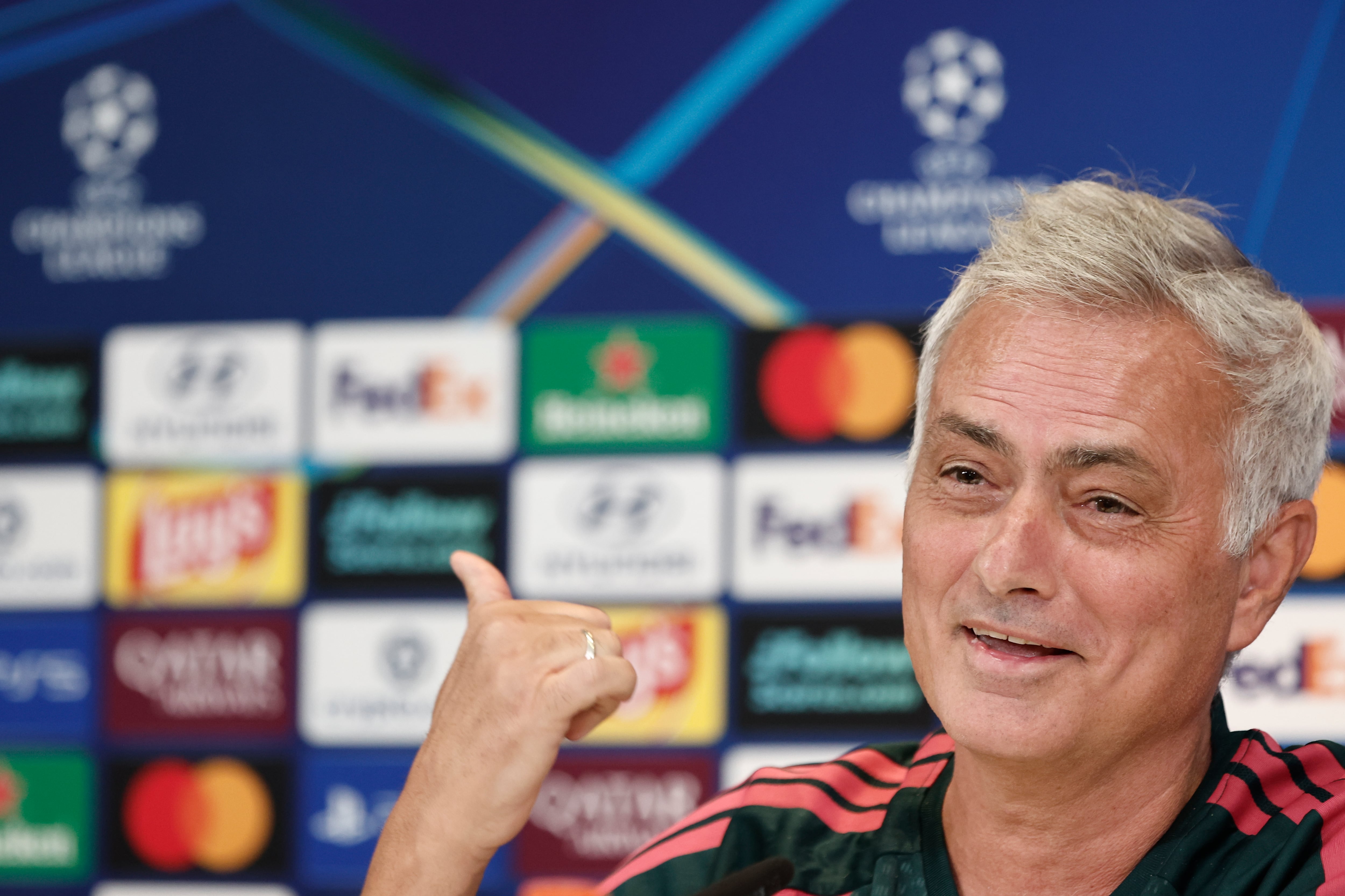 Mourinho recupera el célebre “¿Por qué?“ de 2011 para quejarse por el penalti no repetido contra el Betis
