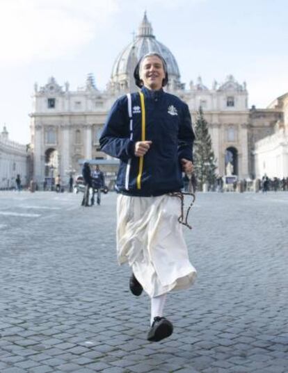 Una monja del equipo Athletica Vaticana.