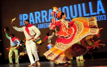 Baile folclórico celebrado durante el acto celebrado en Barranquilla.