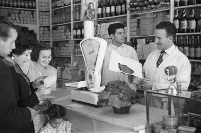 Tienda de ultramarinos  en los años cincuenta.