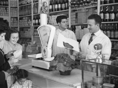 Tienda de ultramarinos  en los años cincuenta.