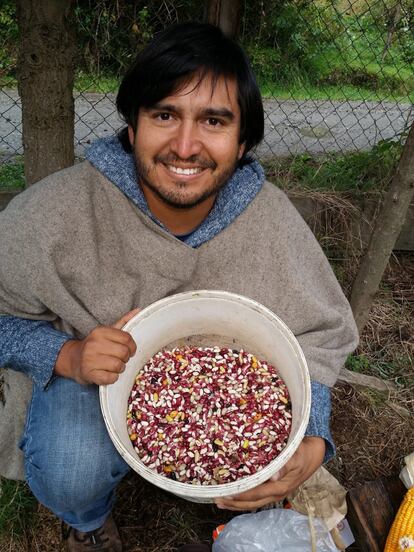 Esteban Órdenes, agrónomo y cofundador de la organización Biodiversidad Alimentaria, donde se dedica desde hace más de diez años a la recuperación de semillas tradicionales y su conocimiento.