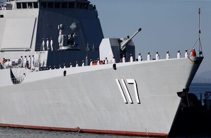 Un buque de guerra chino en unas maniobras militares conjuntas con Irán y Rusia en el Golfo de Omán.