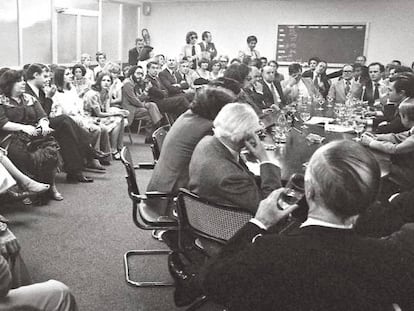 Vista general de la sede de EL PAÍS en la noche electoral del 15 de junio de 1977.