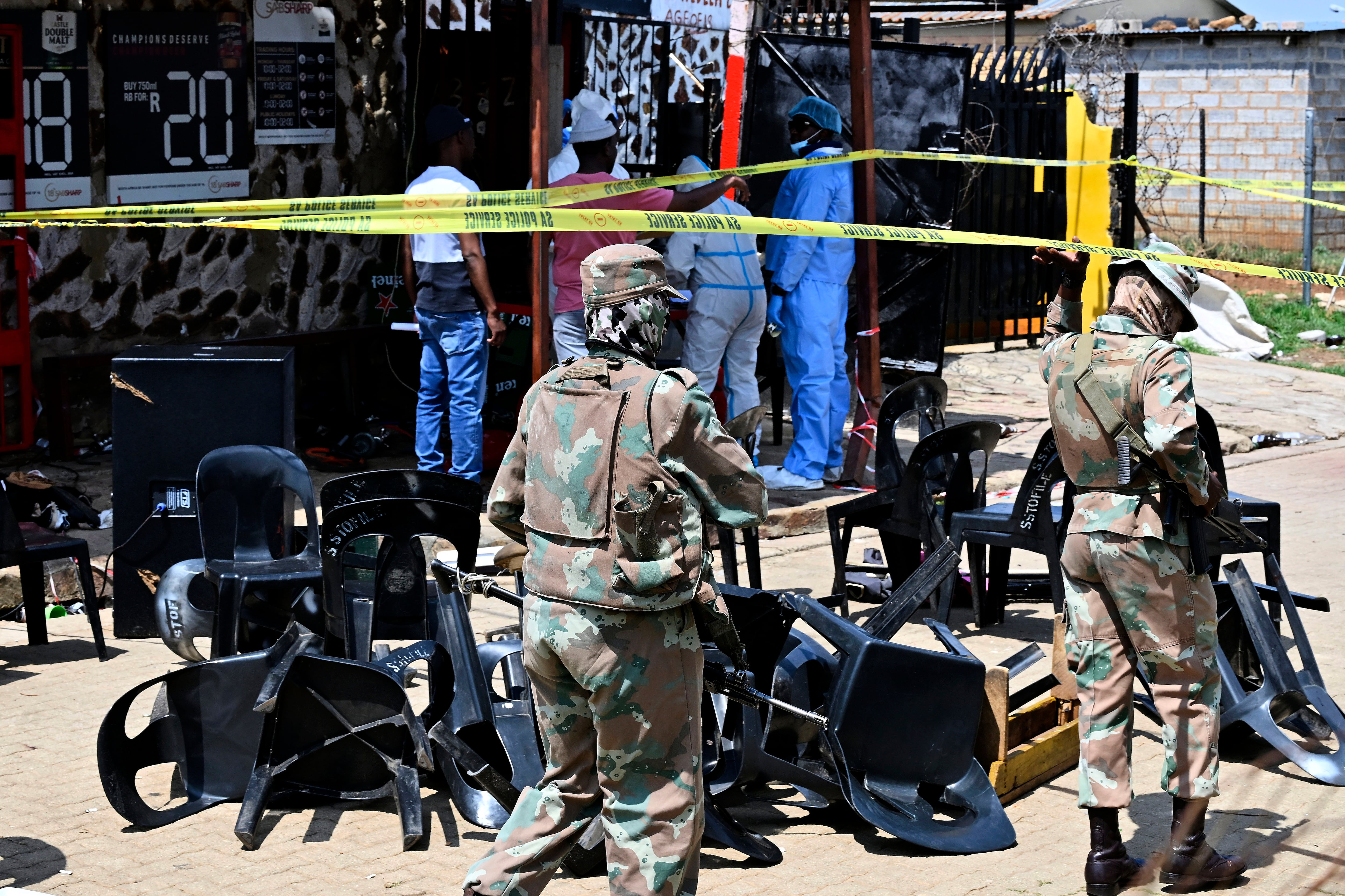 Una ola de tiroteos masivos deja al menos 32 muertos en Sudáfrica este fin de semana