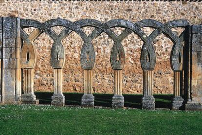 Arquería del lado norte de San Juan del Duero, en Soria.