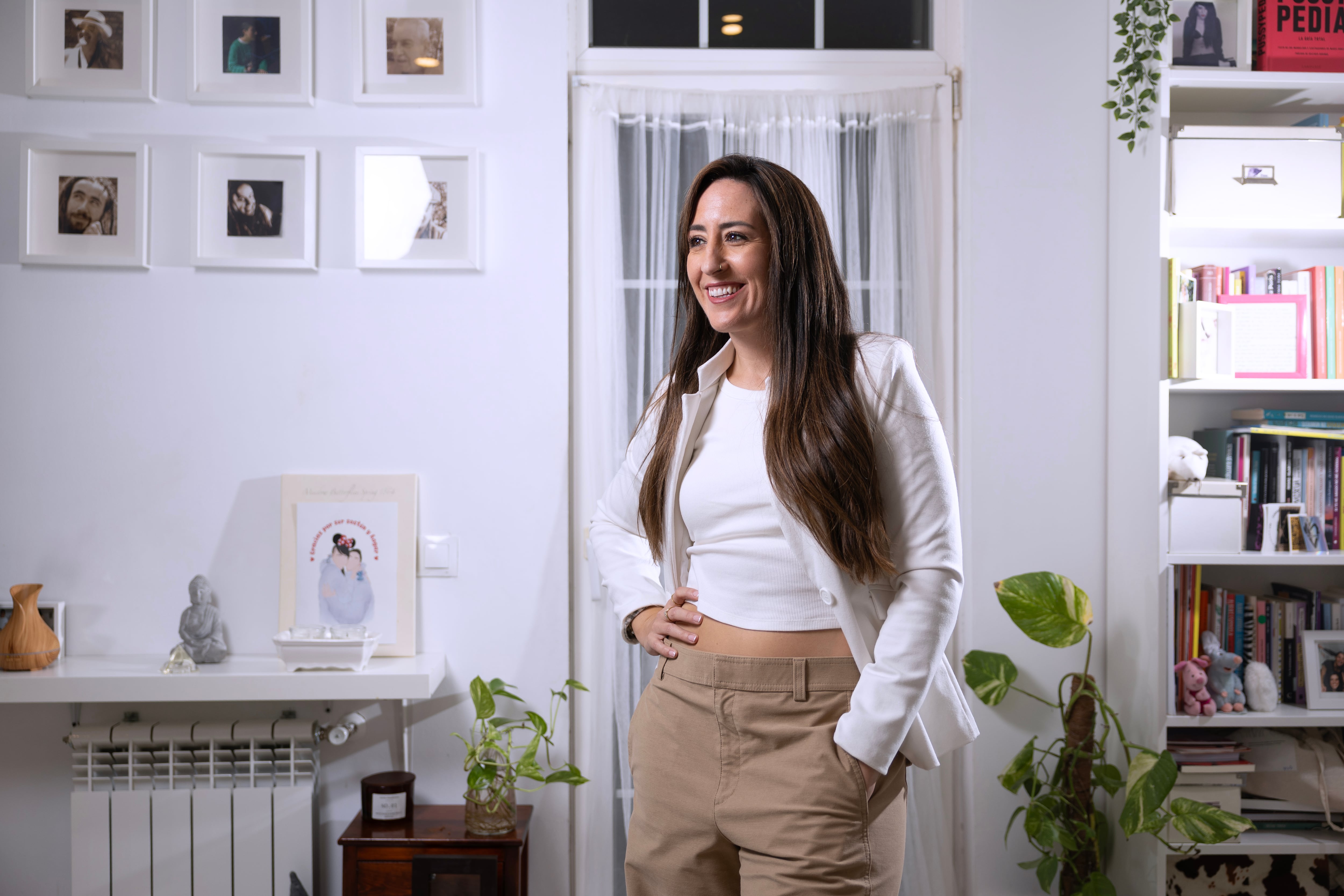 Pitu Aparicio, educadora social y sexual, además de divulgadora, en su casa de Madrid el 19 de noviembre.