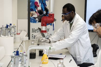 Primer laboratorio europeo dedicado a la investigación de lodos fecales, abierto en el Instituto Internacional del Agua IHE Delft. Imagen cedida por la institución.