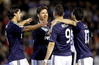 Los jugadores del Real Madrid festejan el tanto.