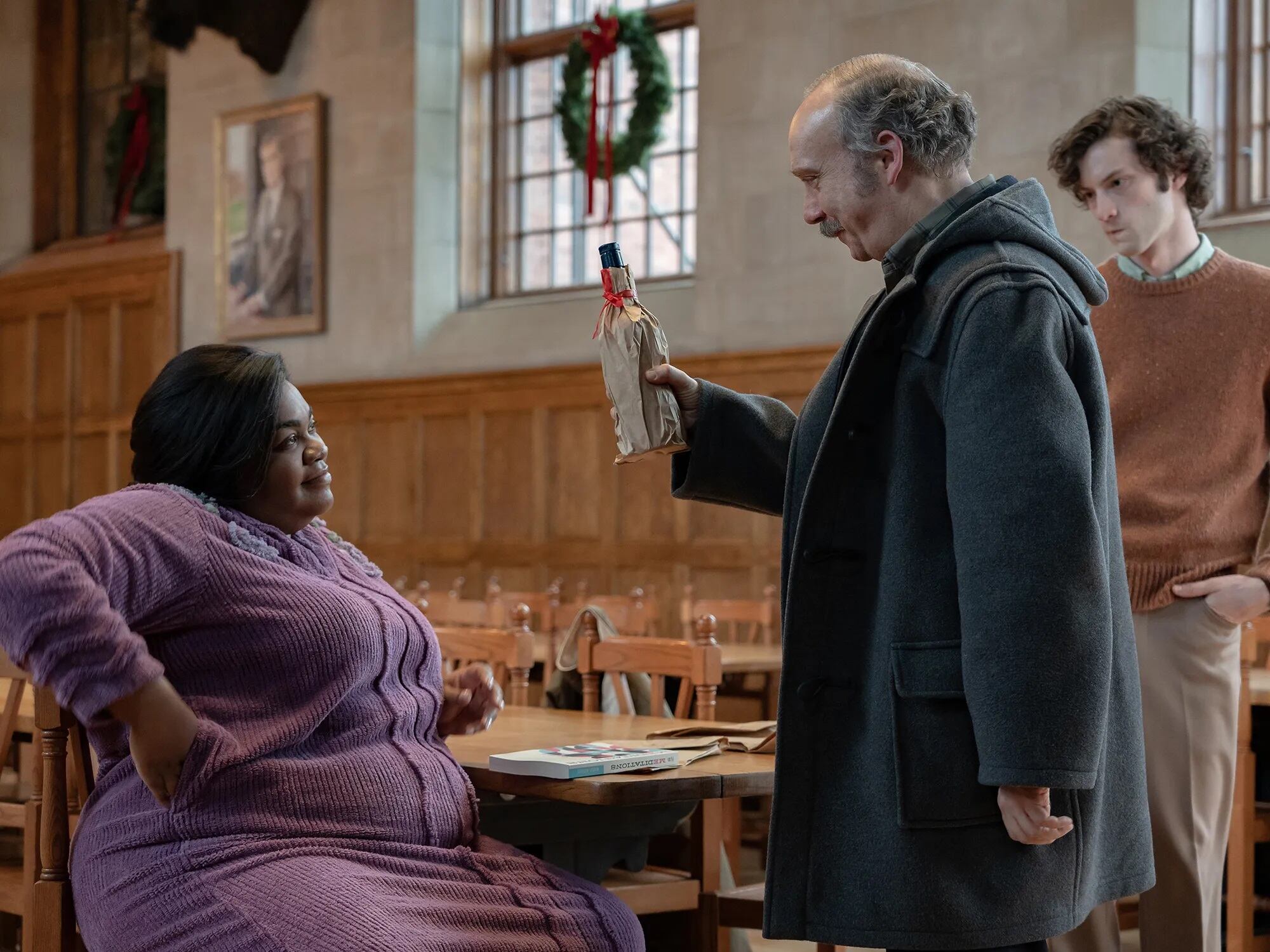 Desde la izquierda, Da'Vine Joy Randolph, Paul Giamatti y Dominic Sessa, en 'Los que se quedan'.