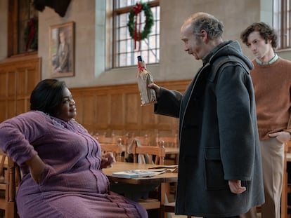 Desde la izquierda, Da'Vine Joy Randolph, Paul Giamatti y Dominic Sessa, en 'Los que se quedan'.