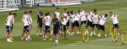 Ancelotti, durante el entrenamiento del Madrid