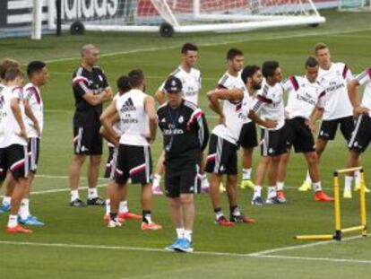 Ancelotti, durante el entrenamiento del Madrid
