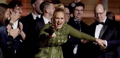 Adele, tras recibir el 'grammy' al álbum del año por '25'.