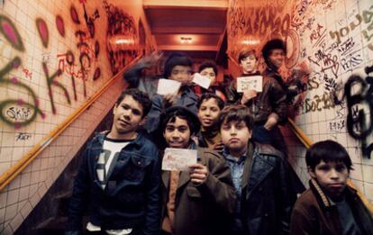 "Hice esta foto a un grupo de grafiteros a finales de diciembre de 1972, en la parada de metro Washington Heights, al norte de Harlem. Fue durante la primera hora del primer día del encargo que me hizo una firma británica de diseño. Querían editar un libro promocional con algún tema neoyorquino. El grafiti estaba eclosionando por toda la ciudad. Era el fenómeno visualmente más emocionante en aquel lugar y momento".