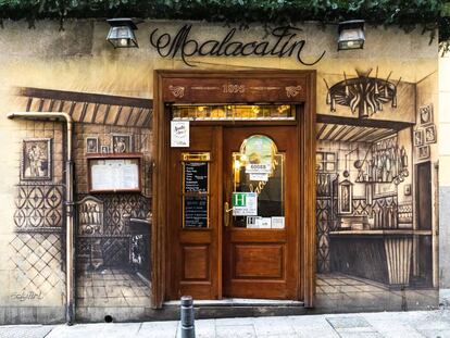 Fachada del restaurante Malacatín, en el centro de Madrid.