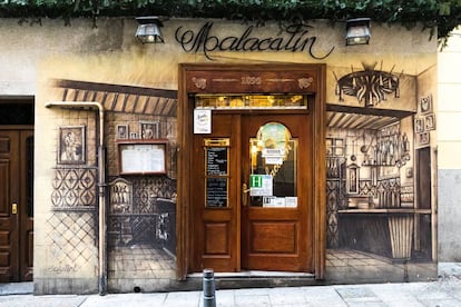 Fachada del restaurante Malacatín, en el centro de Madrid.