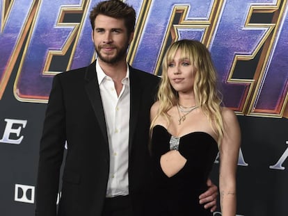 Liam Hemsworth y Miley Cyrus, en Los Ángeles, en abril de 2019.