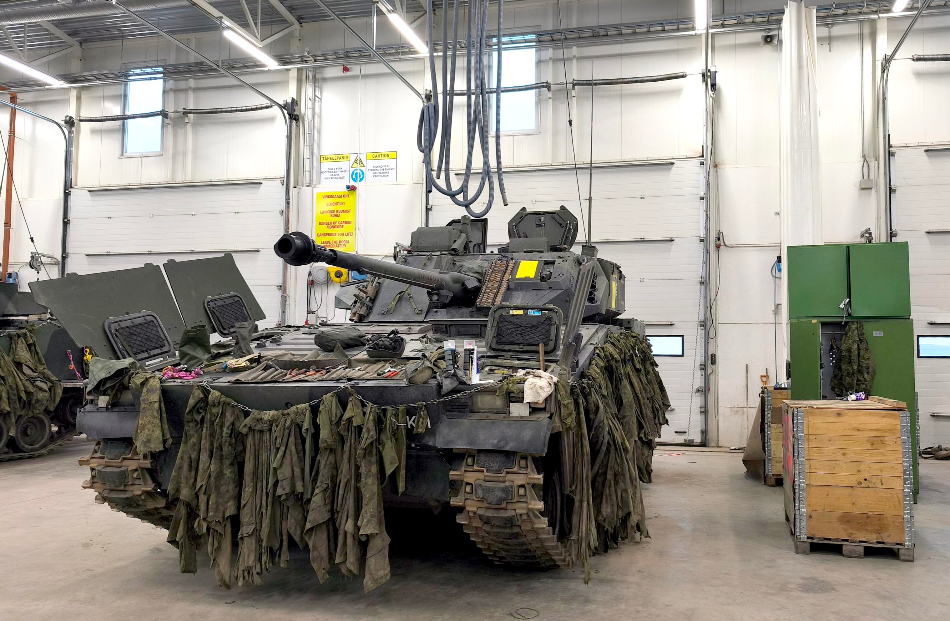 Uno de los hangares de la base de Tapa, al noreste de Estonia, donde se realizan labores de mantenimiento. 