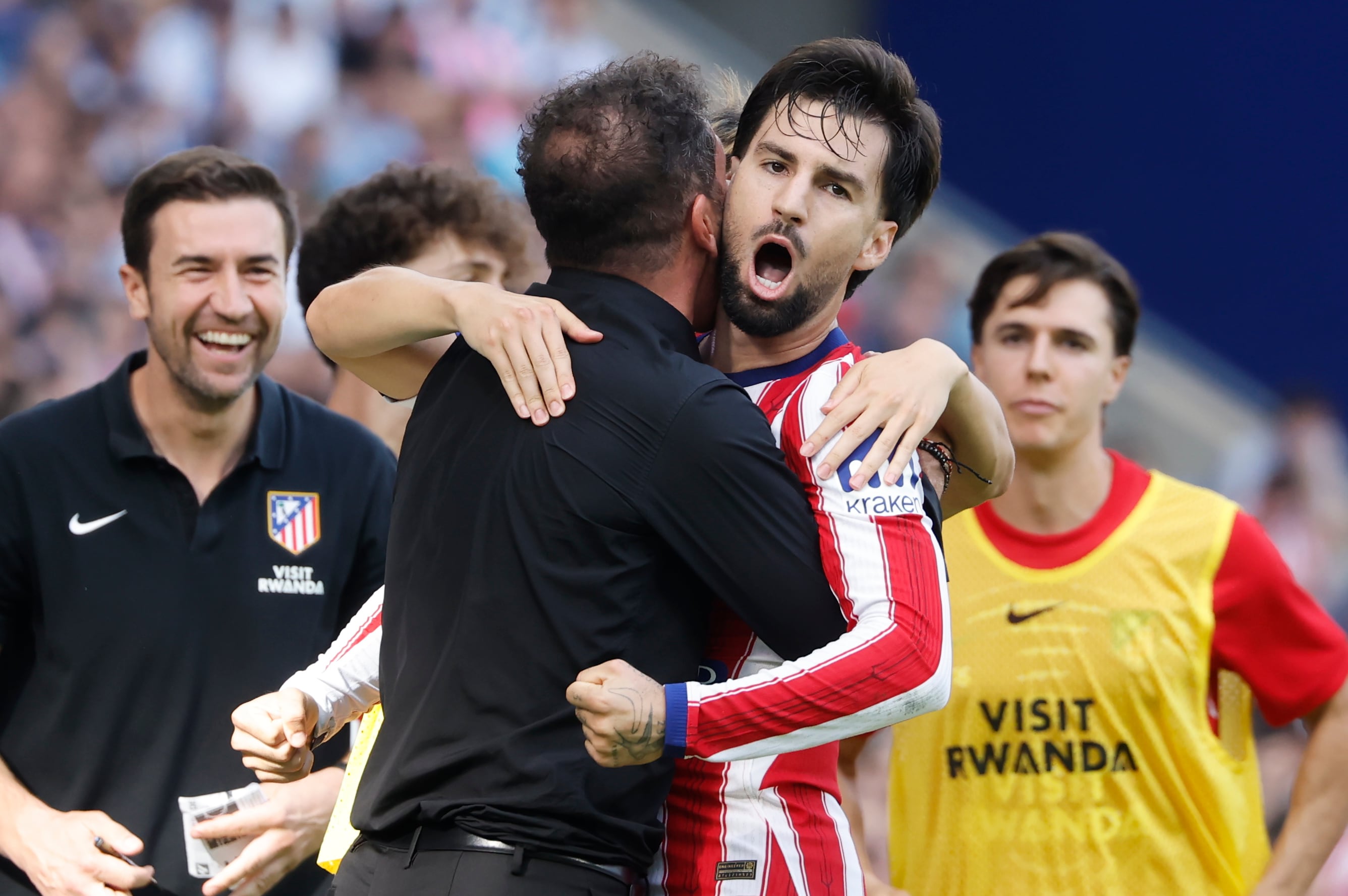 Baena rompe a un combativo Espanyol con un gran gol en el último minuto y le da la victoria al Atlético