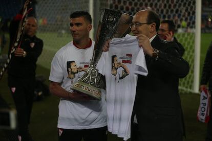 Pepe Castro y Reyes homenajean a Antonio Puerta.