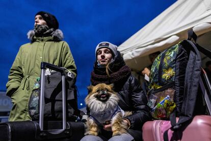 Llegada de refugiados ucranios a Przemsyl (Polonia), este domingo.