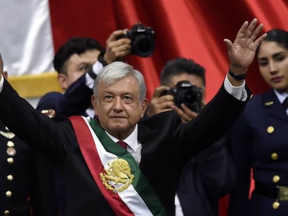 López Obrador no pleno da Câmera de Deputados depois de sua investidura.