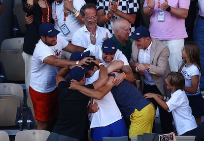 Carlos Alcaraz celebra su tercer título de Grand Slam. 