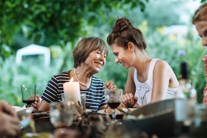 A mother and daughter at a family gathering.