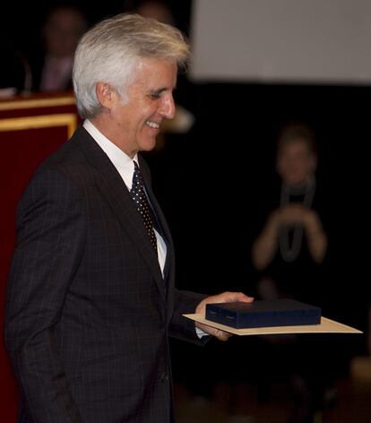 El artista Kiko Veneno, tras recibir la Medalla al Mérito de las Bellas Artes 2009 en la ceremonia de entrega en Jerez.