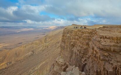 El cráter en Makhtesh Ramon, en el desierto del Néguev (Israel). 