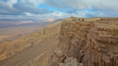El cráter en Makhtesh Ramon, en el desierto del Néguev (Israel). 
