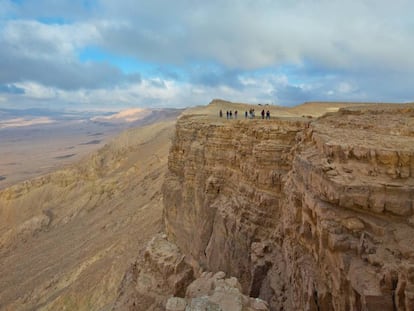 El cráter en Makhtesh Ramon, en el desierto del Néguev (Israel). 