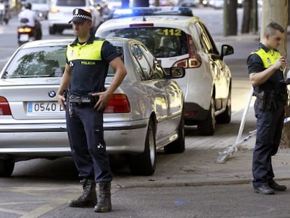 El coche con el que ha chocado Cifuentes, en el lugar del siniestro.