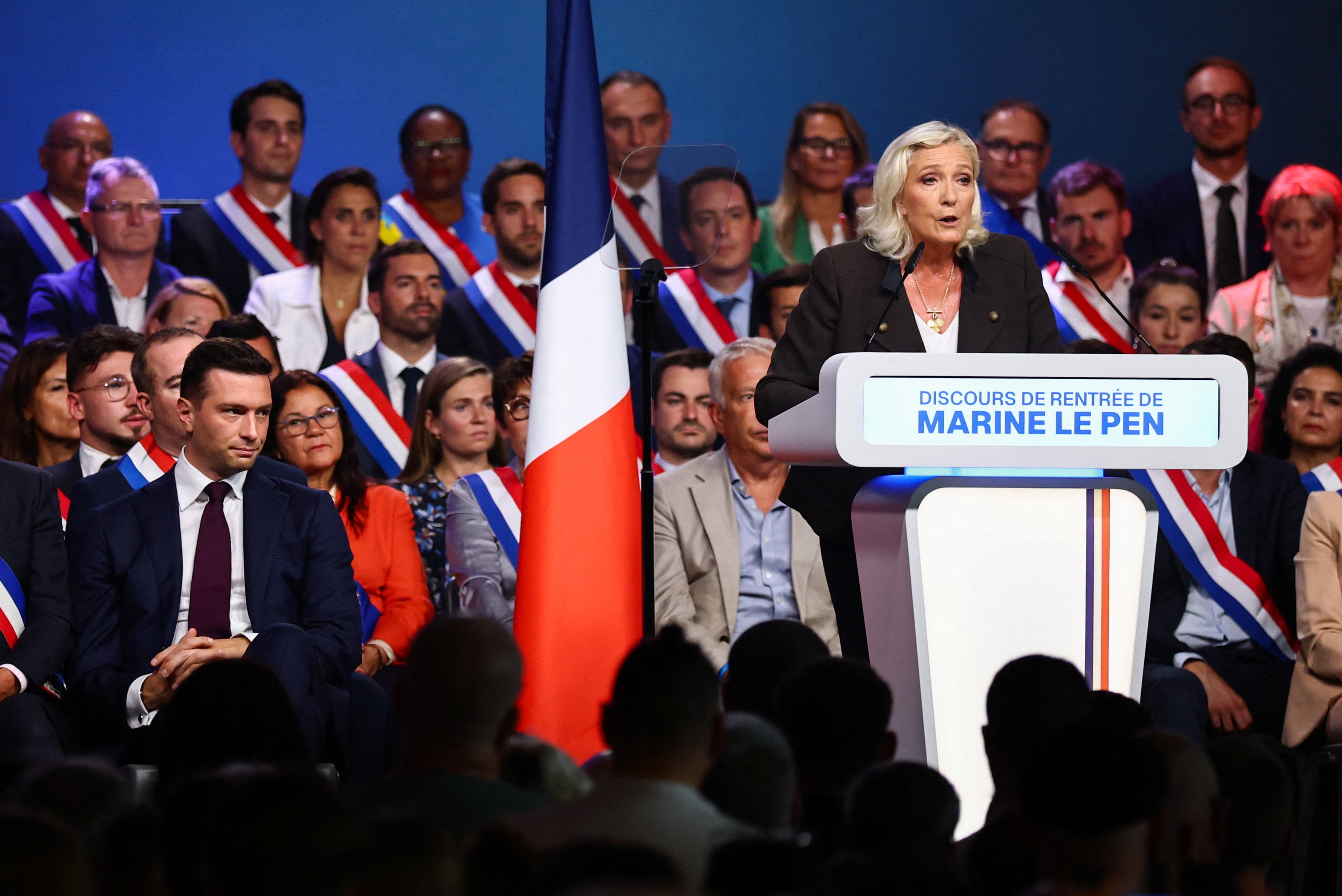 El castigo a la deuda francesa se extiende a Italia y amenaza con contagiar a la eurozona